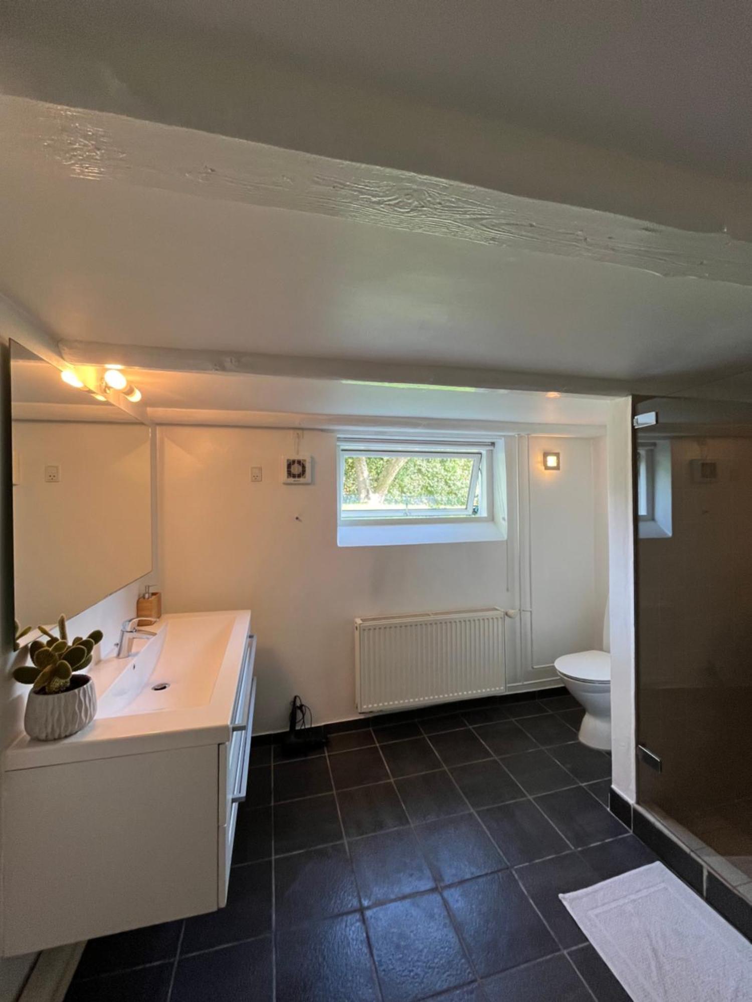 With Private Bathroom, 10-15 Min To Copenhagen * Søborg